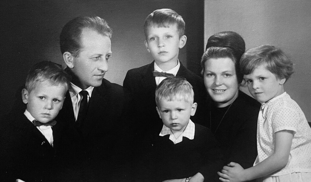 Familienfoto schwarz weiß
